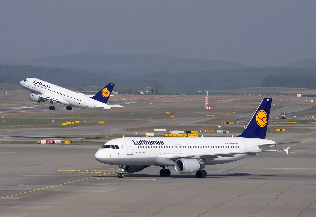 lufthansa-2152712_1280