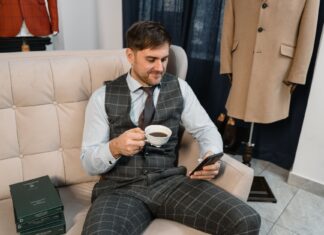 Jaka kurtka do garnituru zamiast płaszcza? Zasady łączenia elegancji z wygodą Jaka kurtka do garnituru zamiast płaszcza? Zasady łączenia elegancji z wygodą